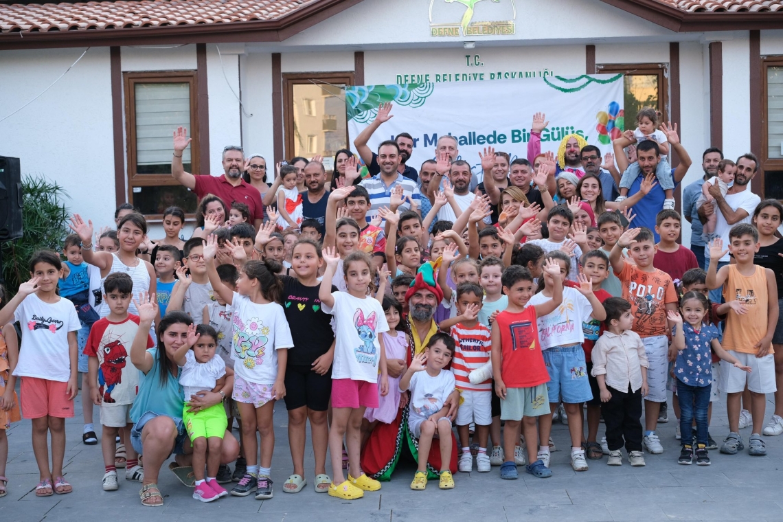 Defne'de Gülen Çocukların Keyfi