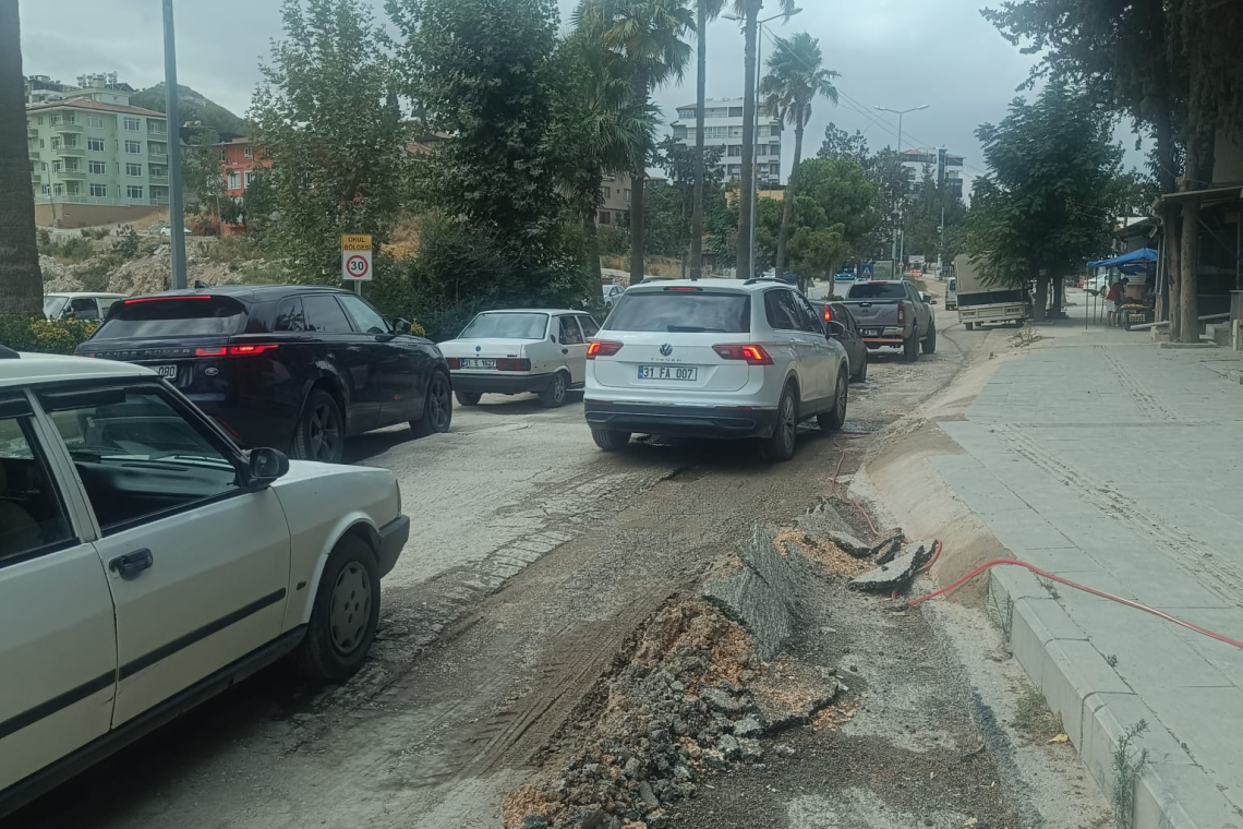 Antakya-Defne Maksim Kavşağında Vatandaşa Eziyet!.