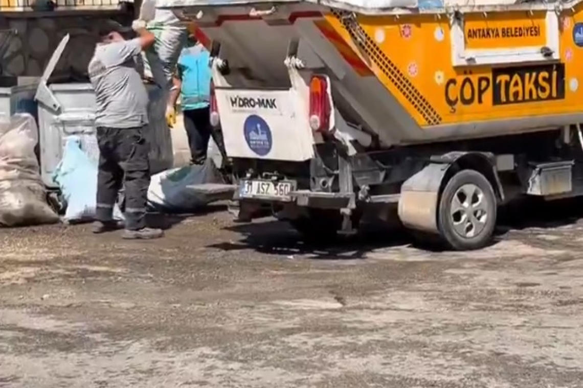 TEMİZ BİR ANTAKYA İÇİN; ÇÖPLER, ÇÖP KONTEYNERLERİNE 