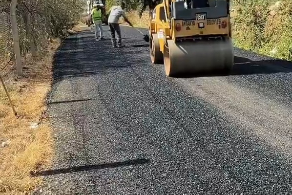 ANTAKYA BELEDİYESİ'NDEN HAFTA SONU ASFALT ÇALIŞMASI 