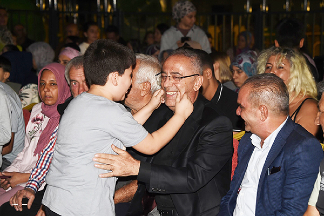 ANTAKYA GÜLDEREN KONSERİNDE COŞKU SELİ