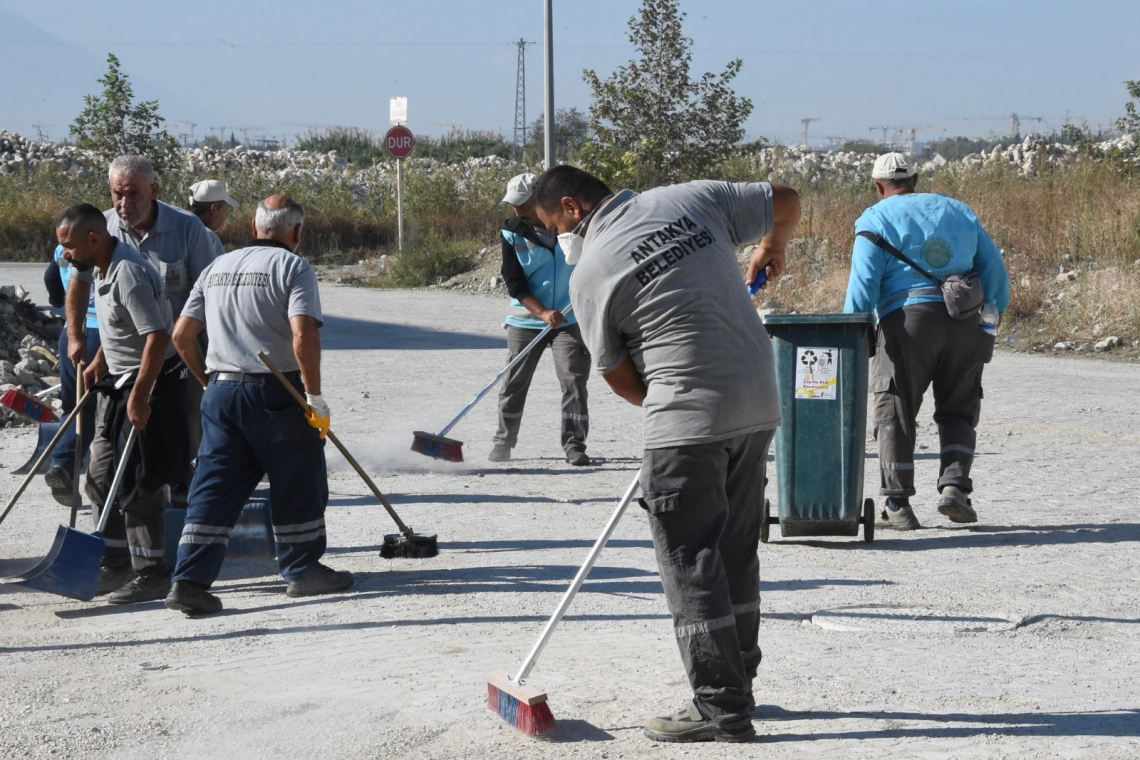 ANTAKYA TEMİZLİK İŞLERİ'NDEN EKİP ÇALIŞMASI