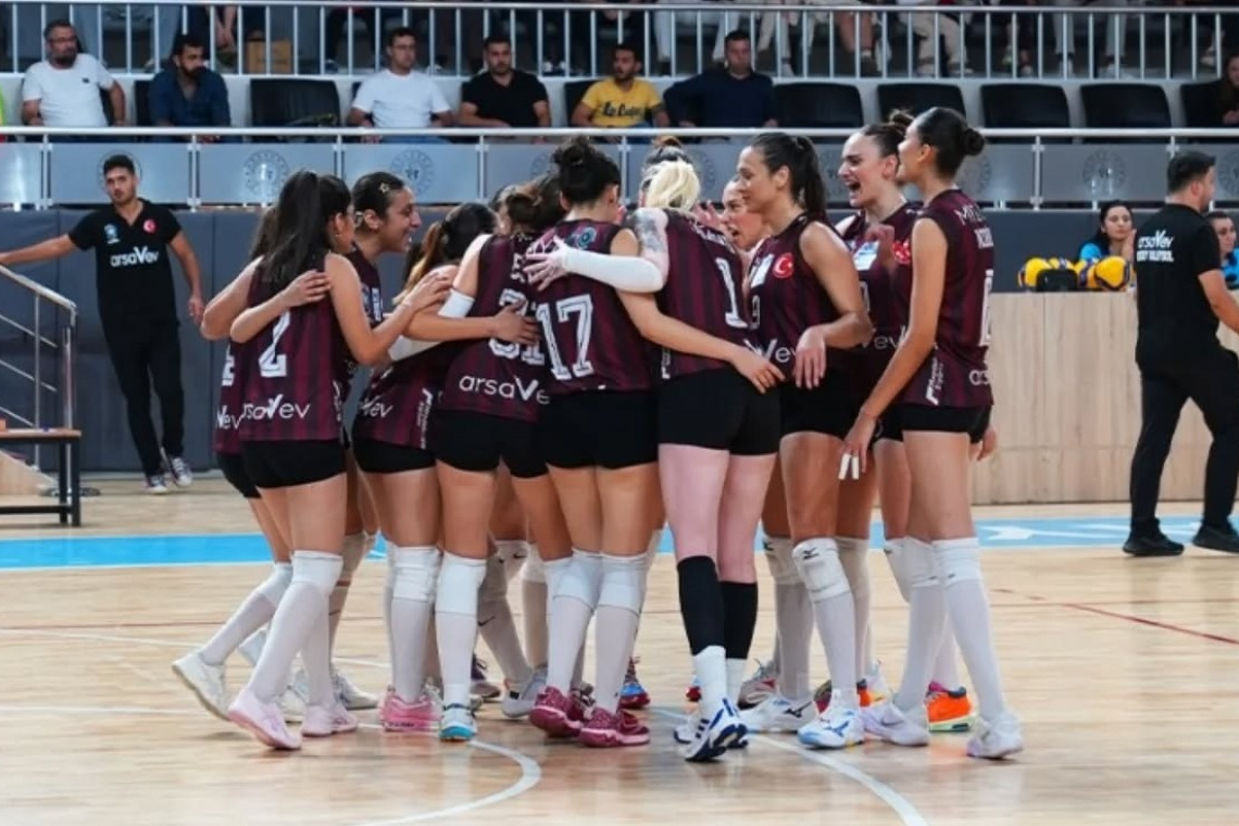 VOLEYBOL SULTANLARI KUPADA KARARLI