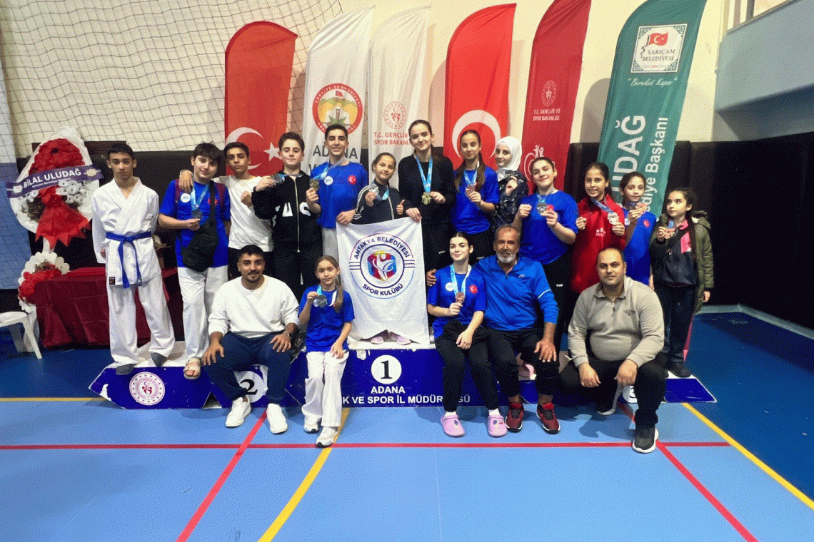 ANTAKYA BELEDİYESİ KARATE TAKIMI GURURLANDIRDI