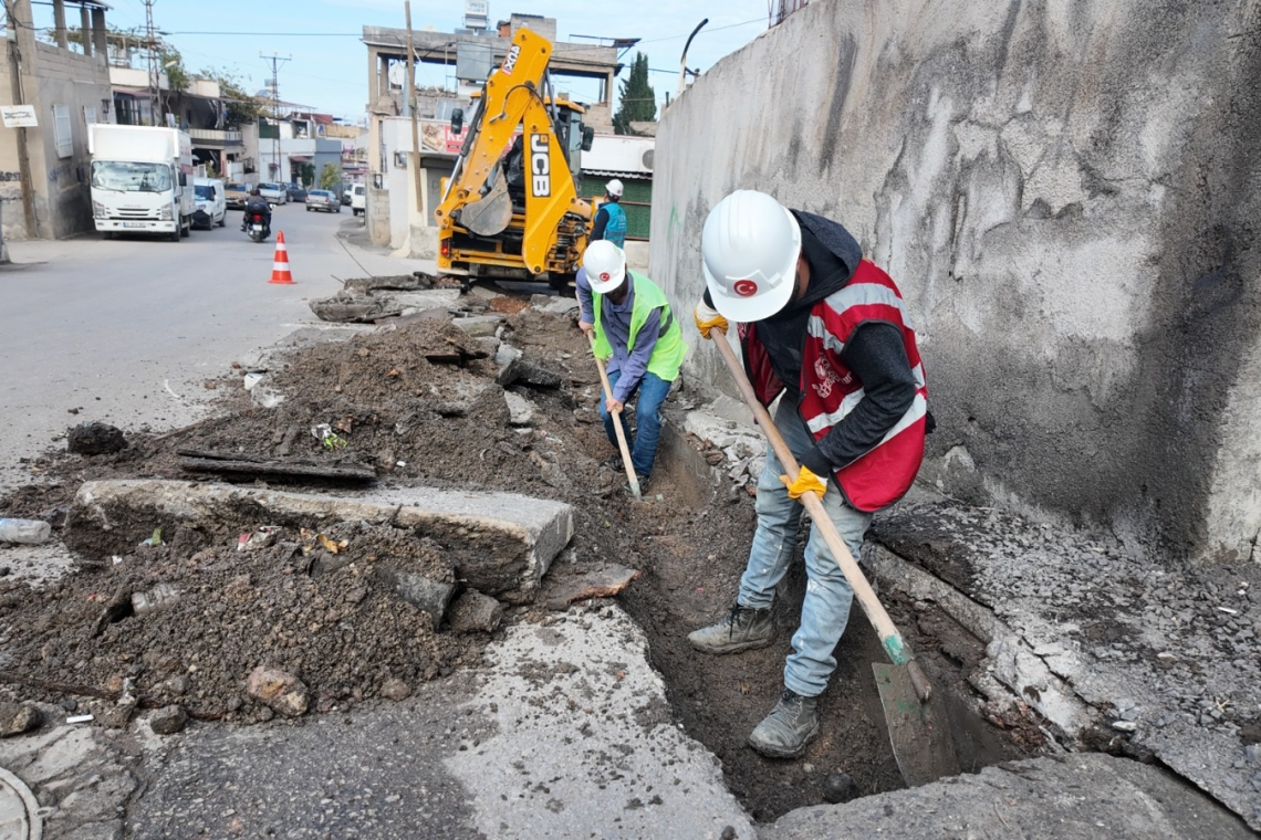 İSKENDERUN YAĞMUR SUYU HATLARINDA TEMİZLİK