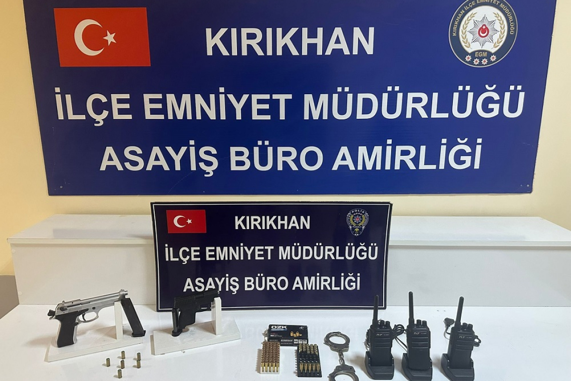 Yakalanan Kişilerin Üzerinde Üç Telsiz Ele Geçirildi