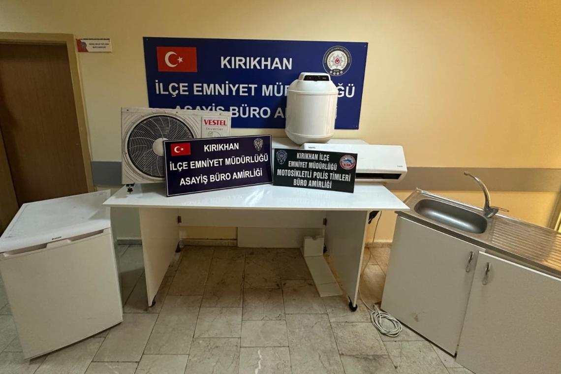 AFAD'a ait Eşyaları Çalarken Yakalandılar 