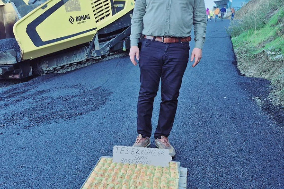 Kurtbağı Muhtarı Hanifi Kasap'tan Baklavalı Teşekkür