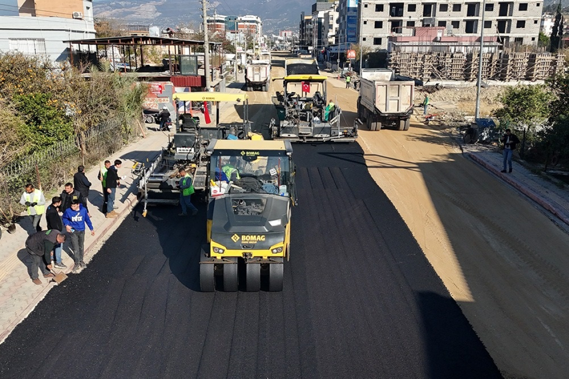 İSKENDERUN GÜRSEL MAHALLESİ’NE SICAK ASFALT