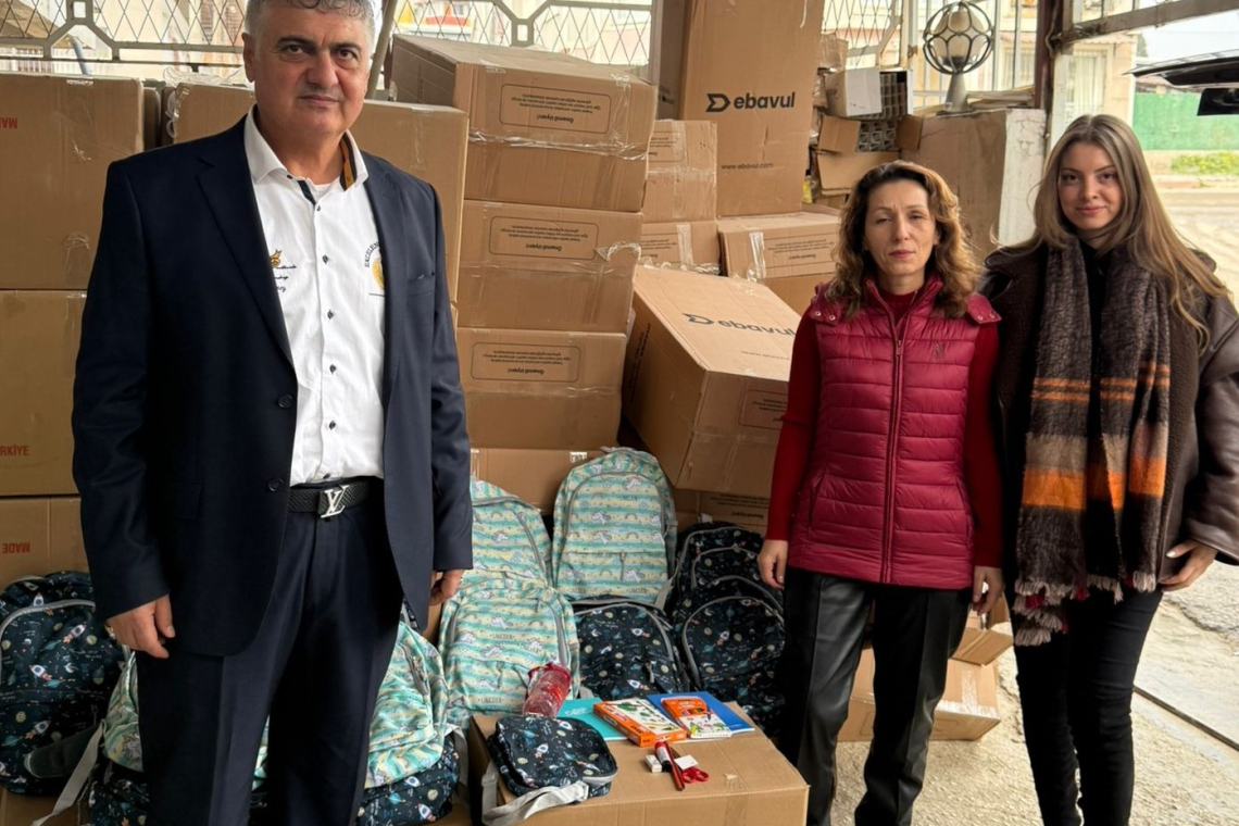 Hayırseverlerden Hatay'a Kırtasiye Bağışı