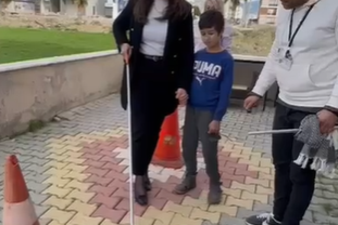 BEYAZ BASTON ÖZGÜRLÜĞÜN SİMGESİ