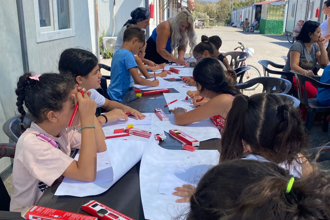 DEPREMİ YAŞAYAN ÇOCUKLARIN RESİMLERİ