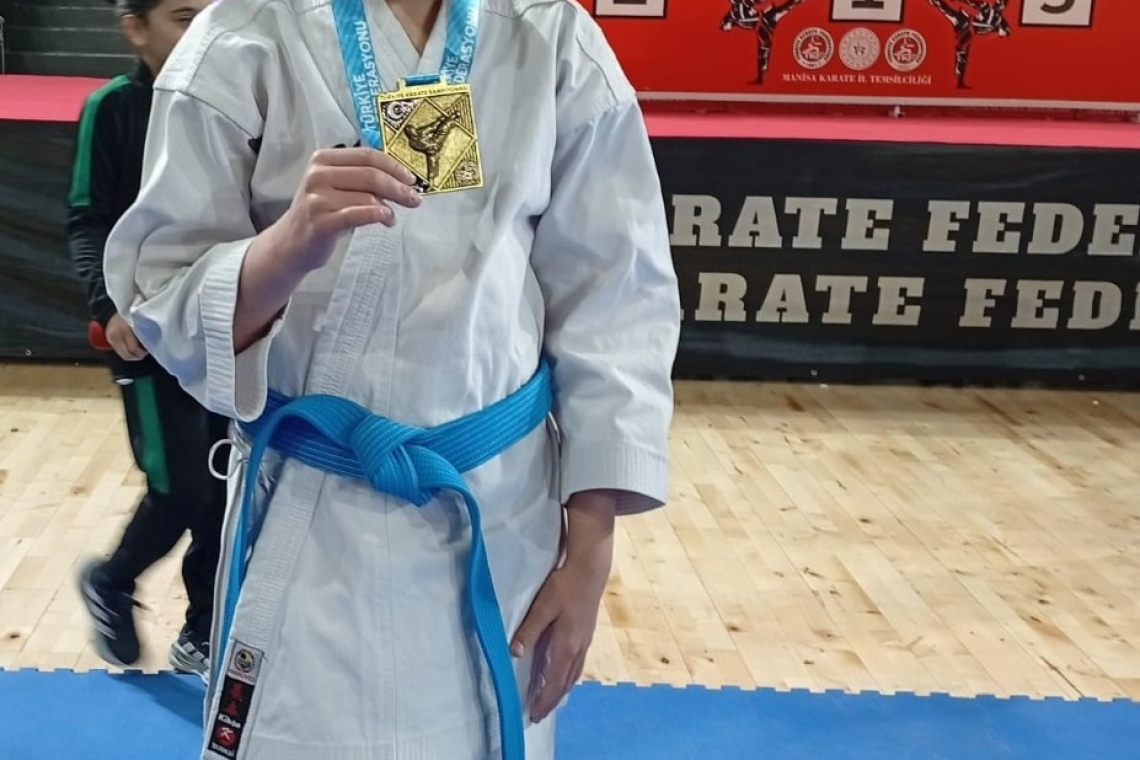 GÖRME ENGELLİ ÖMER , KARATEDE TÜRKİYE BİRİNCİSİ