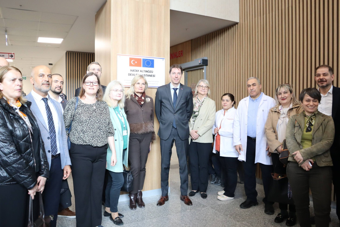 ALTINÖZÜ'NDE İLK KATARAKT AMELİYATI 