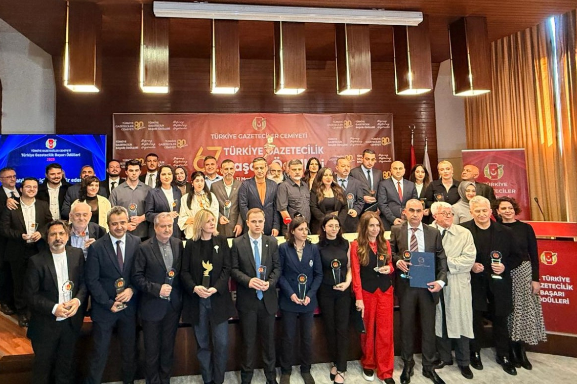 BAŞARI ÖDÜLLERİ TÖRENİNDE GAZETECİLERE ÖZGÜRLÜK VURGUSU