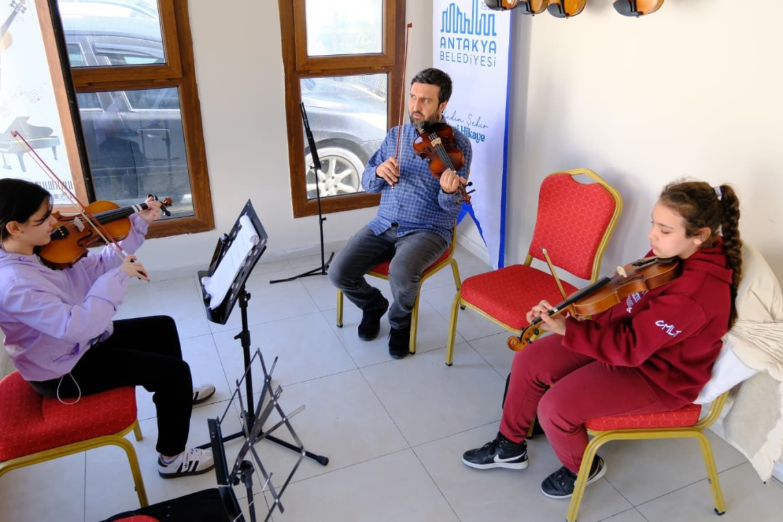 ANTAKYA BELEDİYESİ'NDEN KEMAN VE İPEK DOKUMACILIĞI KURSU
