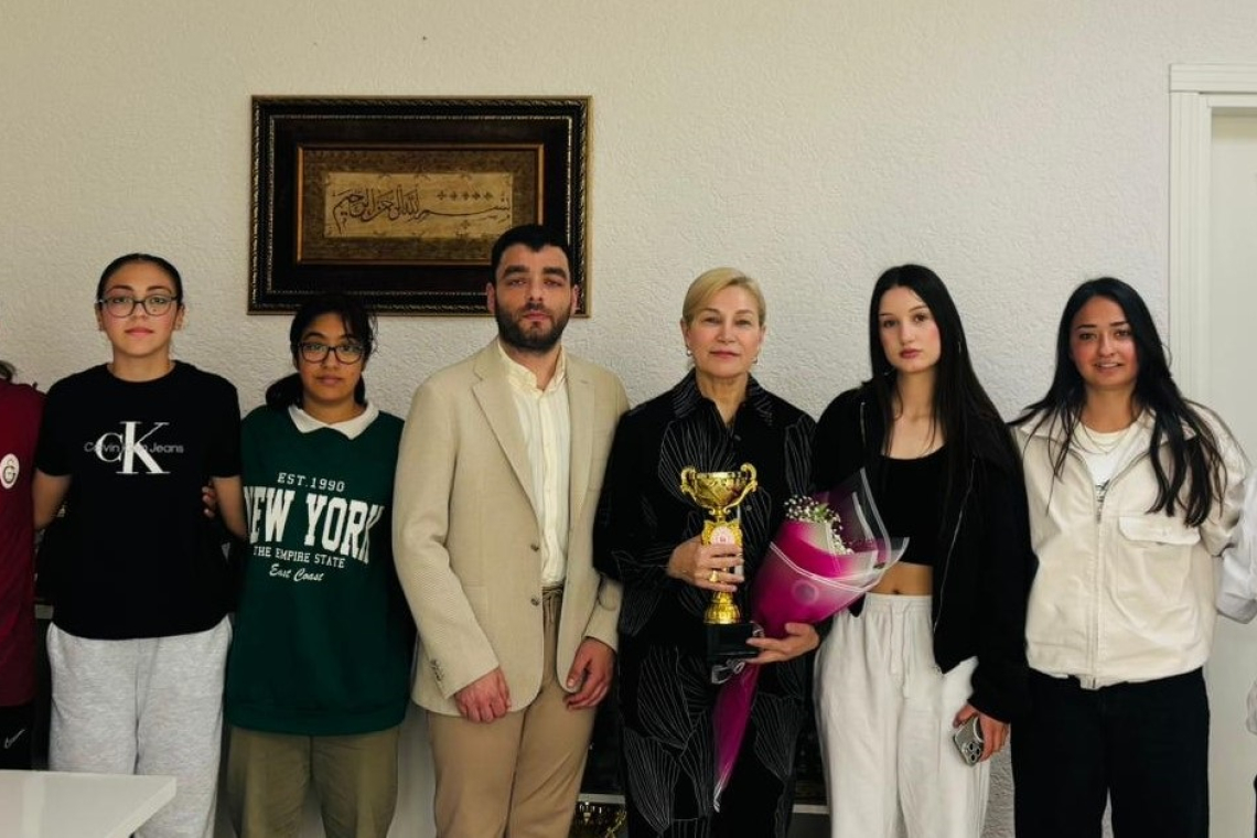 Kadın Futbolculardan Anlamlı Vefa; Kupa Sevgi Alpaydın Ablalarına 