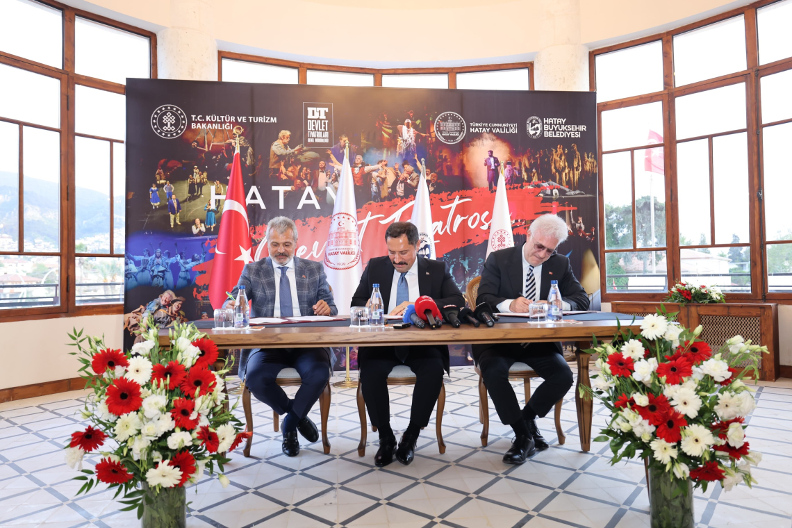 HATAY DEVLET TİYATRO SAHNESİ "BU DA GEÇER YAHU!" DEDİ