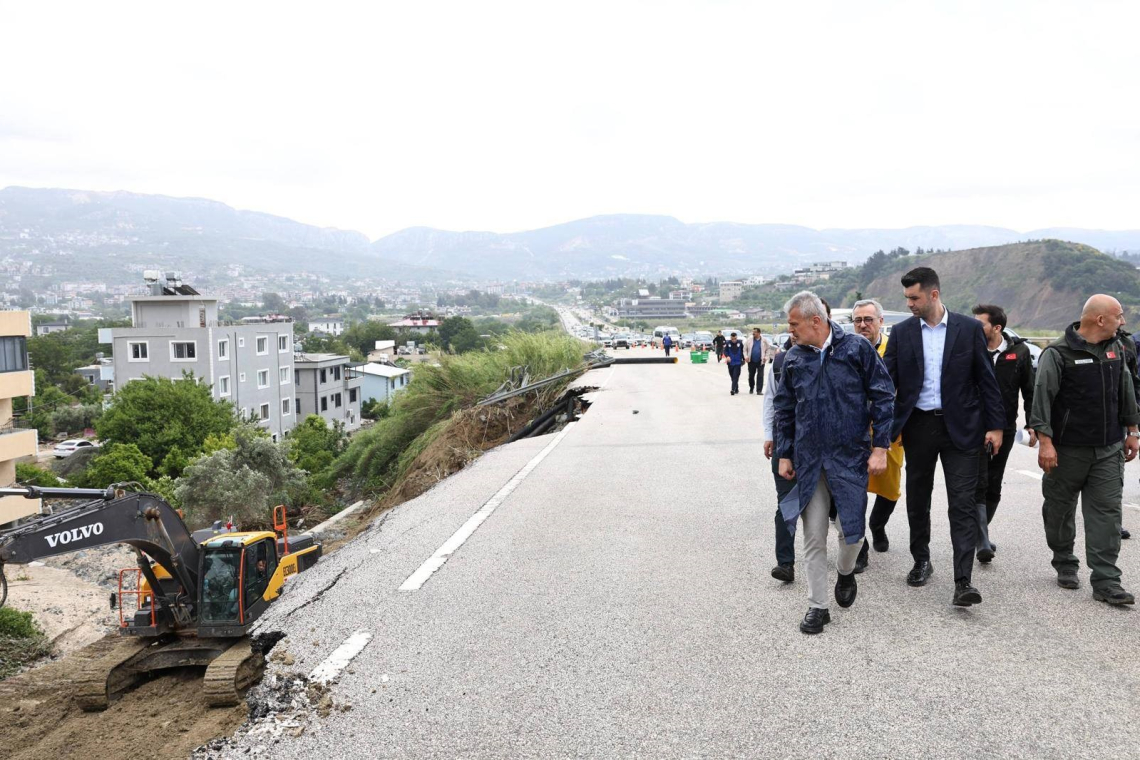 BAŞKAN ÖNTÜRK: FELAKETİN İZLERİNİ BİRLİKTE SİLECEĞİZ