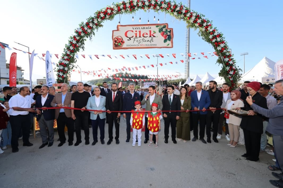 YAYLADAĞI’NDA ÇİLEK FESTİVALİ