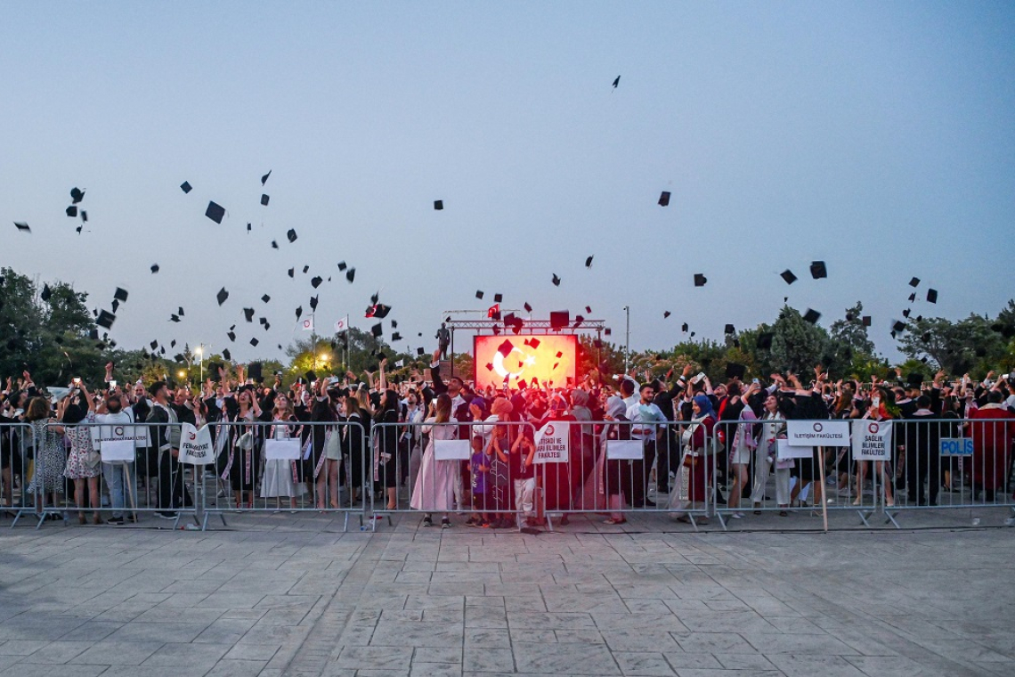 HATAY MUSTAFA KEMAL ÜNİVERSİTESİ’NDEN 3 BİN KİŞİ MEZUN OLDU