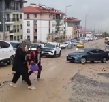 HATAY’DA ETKİLİ YAĞIŞ SARSTI